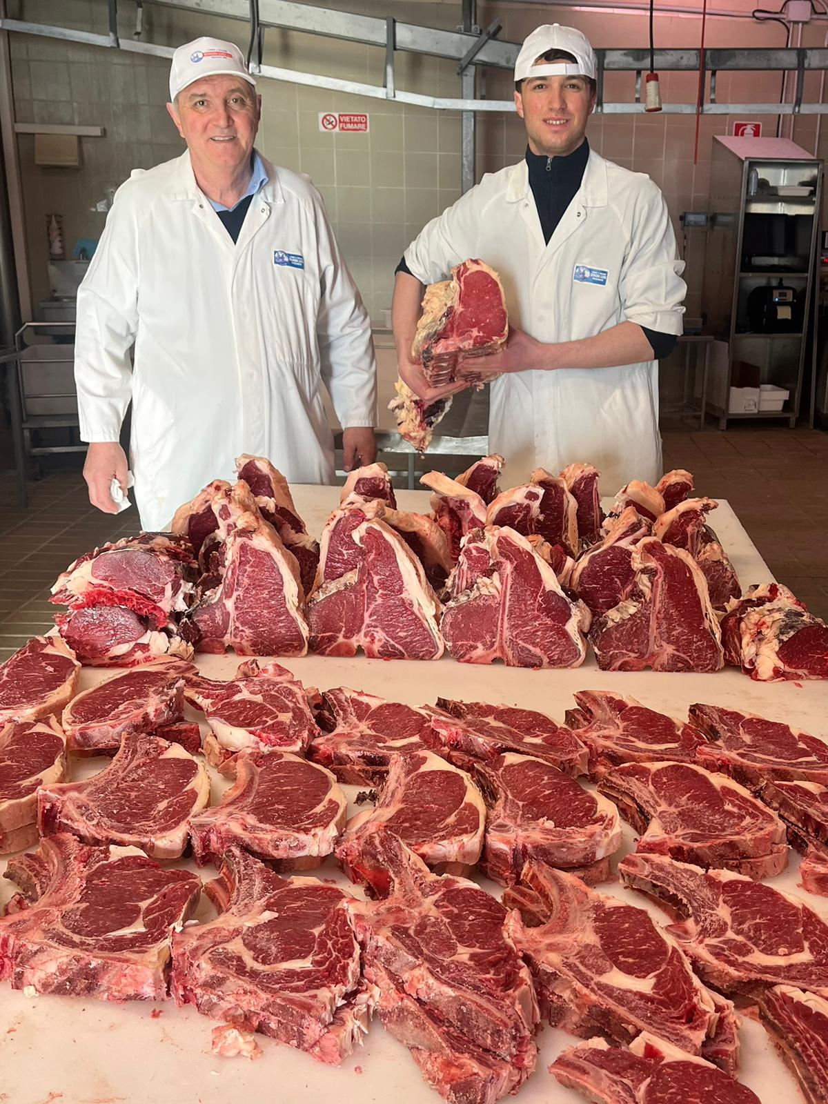 Il team Bonora con tagli di carne fresca